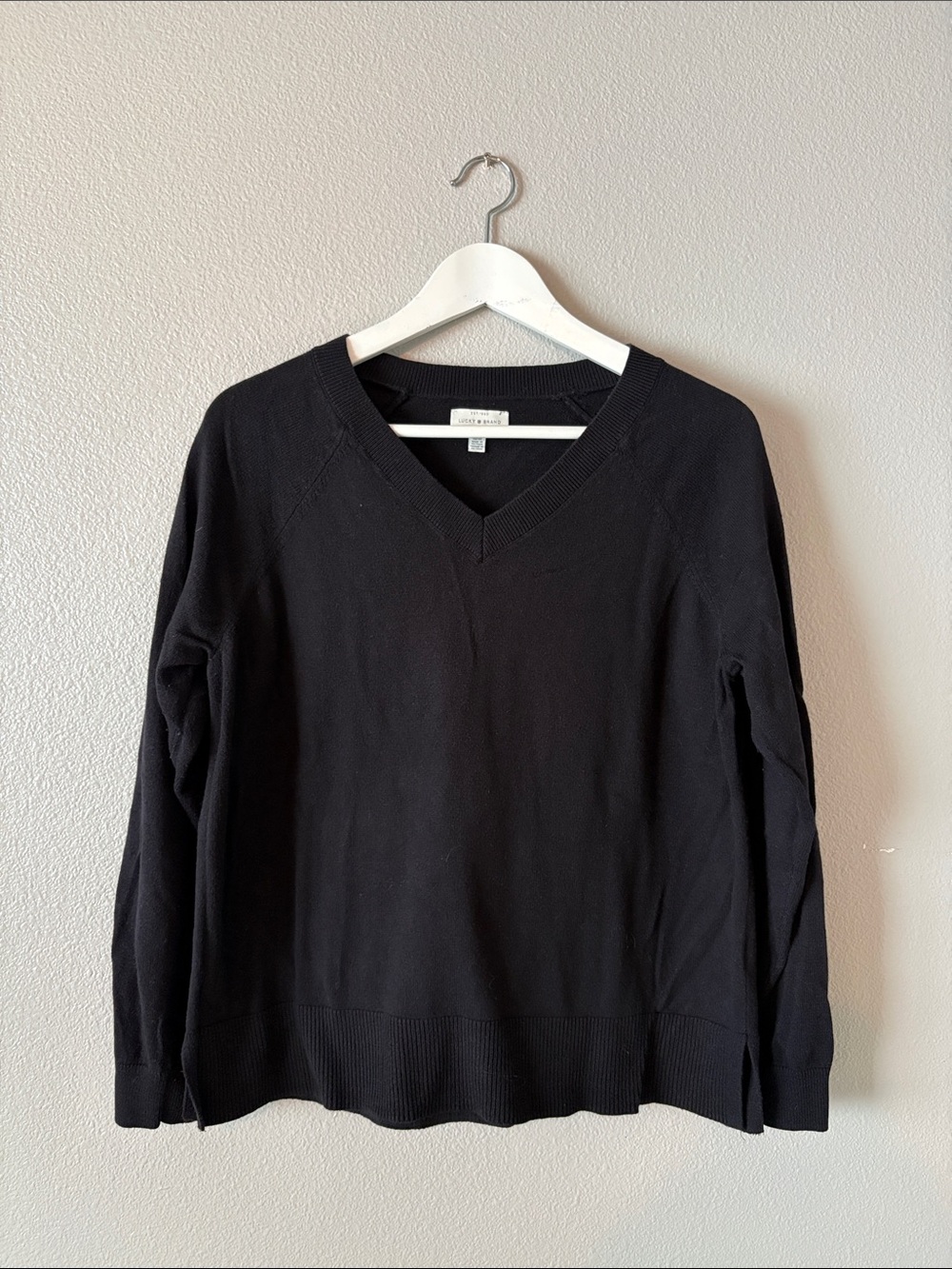 Lucky Brand Classic V-Neck Women's Sweater - black M